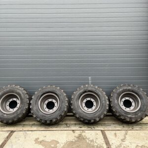 Ahlmann as600 Set nieuwe banden met velgen 4x 365/70R18